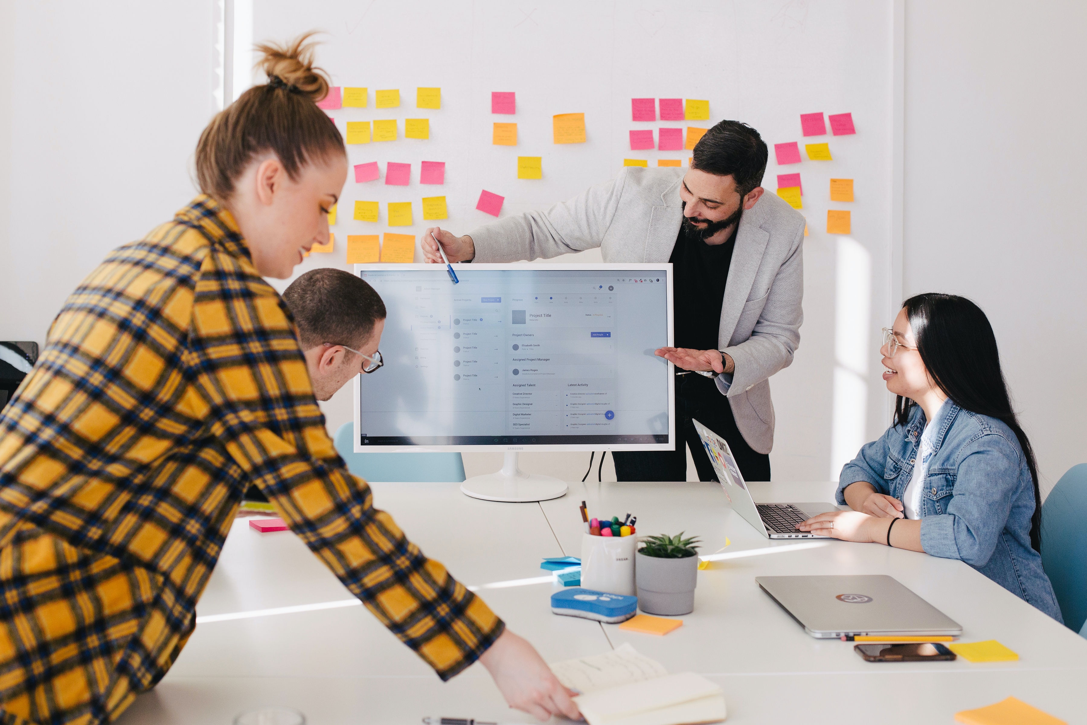 Business Innovation - A pitch meeting in an office.